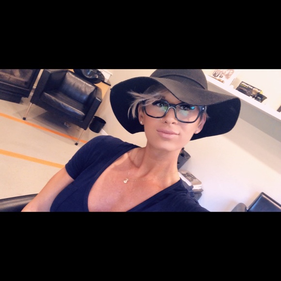 Meet your Posher, Bree - Picture 7 of 8